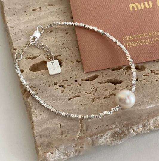 Srebrna kvadratna narukvica Ljubav